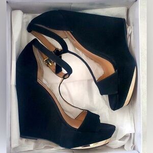 Steve Madden Xtrime Wedge Suede Upper Solid Heels for Women in Black